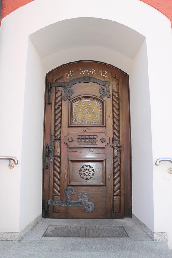Hotel-Gasthof Zum Hirschen Durrwangen エクステリア 写真